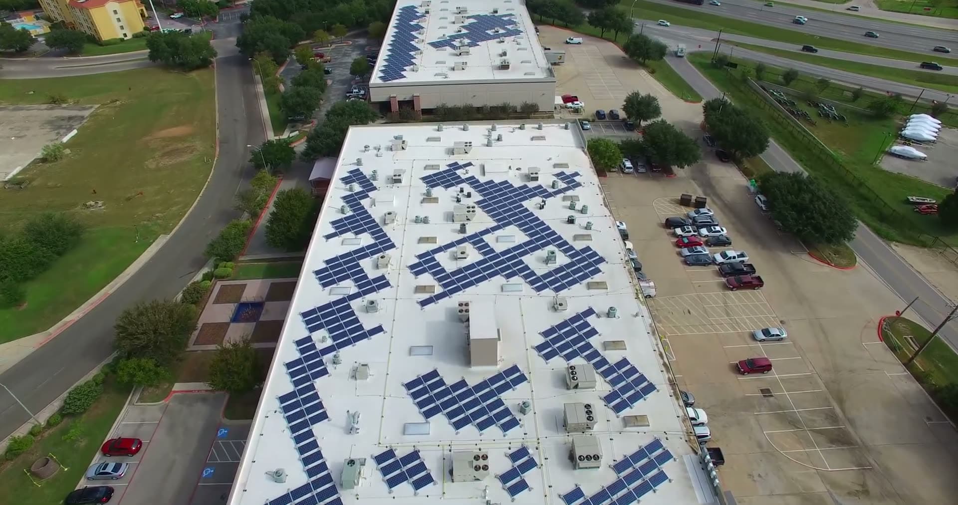 Rows of solar panels across a commercial rooftop in Texas.